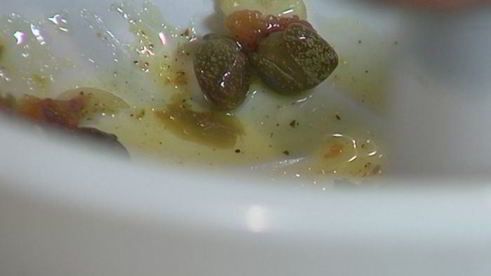 конвертики с козьим сыром, каперсами и анчоусами