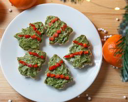 Елочки из лаваша с гуакамоле