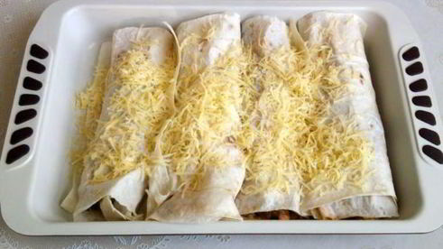 фаршированный овощами лаваш в духовке