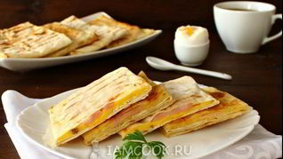 Конвертики из лаваша с сыром и ветчиной