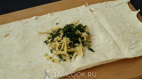 конвертики из лаваша с сыром и зеленью