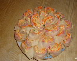 Лаваш с корейской морковкой и ветчиной