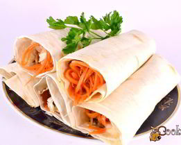 Лаваш с курицей, грибами и корейской морковью