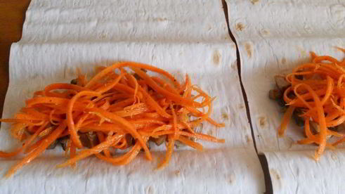 лаваш с курицей, грибами и корейской морковью