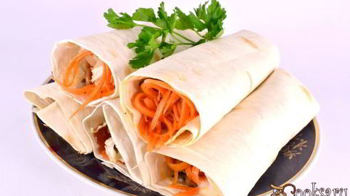 лаваш с курицей, грибами и корейской морковью