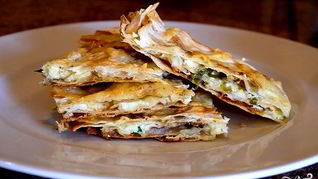 Лаваш с луком и сыром