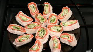 Лаваш с рыбой и огурцом