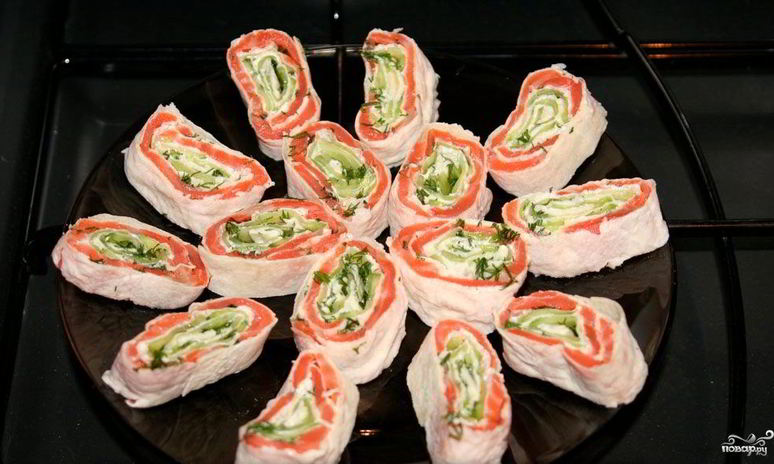 Рецепт лаваша с рыбой и огурцом