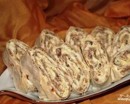 Лаваш с сайрой, яйцами и сыром