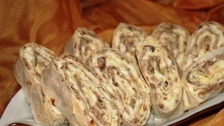 Лаваш с сайрой, яйцами и сыром