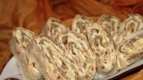 лаваш с сайрой, яйцами и сыром