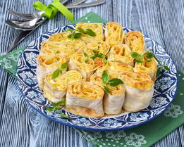 Лаваш с творогом и сыром в духовке