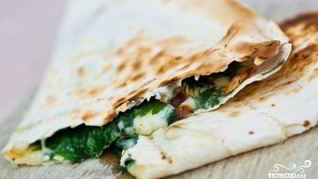 Лаваш со шпинатом и сыром