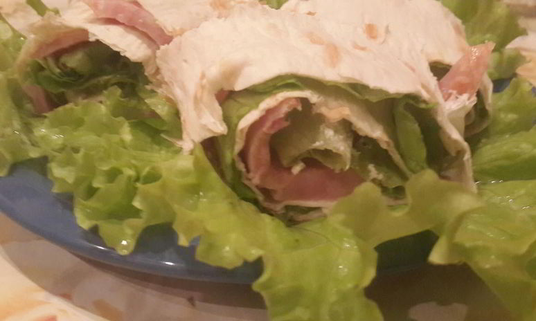 Рецепт рулета с ветчиной и сыром в лаваше