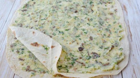 рулетики из лаваша с картофелем, грибами и зеленью