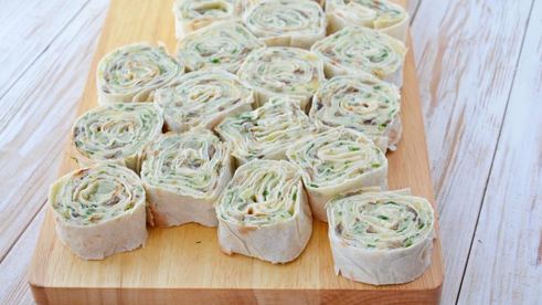 рулетики из лаваша с картофелем, грибами и зеленью