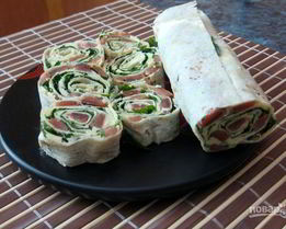 Рулетики из лаваша с красной рыбой