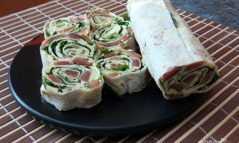 Рецепт рулетиков из лаваша с красной рыбой