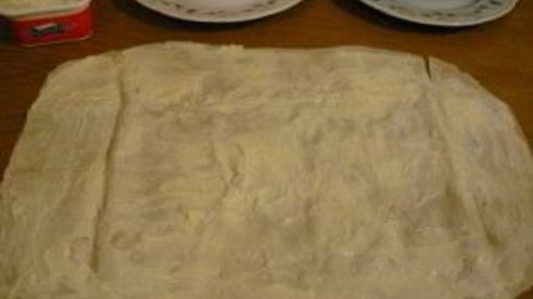 рулетики из лаваша с семгой и ветчиной