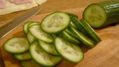 рулетики из лаваша с семгой и ветчиной