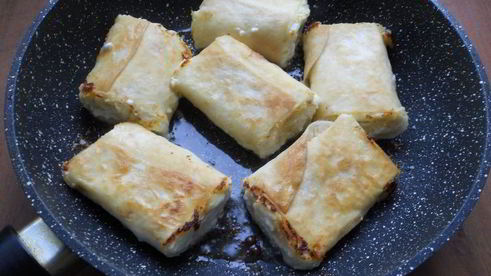 рулетики из лаваша с творогом жареные на сковороде