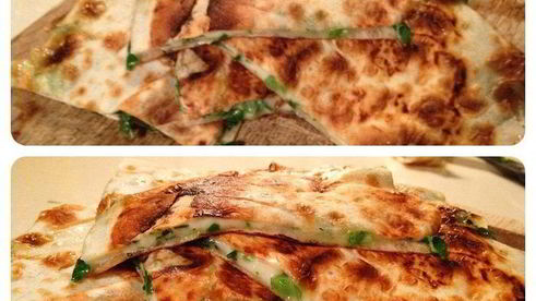 сулугуни с зеленью в лаваше