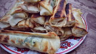 Сулугуни в лаваше на сковороде