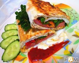 Сытный завтрак в лаваше