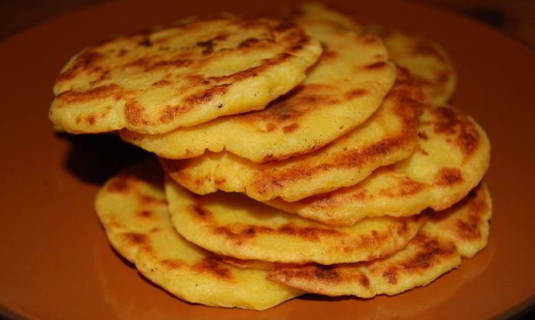 Рецепт арепаса де кесо — кукурузных лепешек с сыром