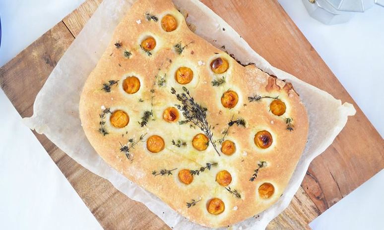 Рецепт фокаччи с физалисом и тимьяном