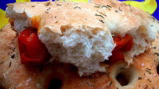 Фокачча с помидорами черри