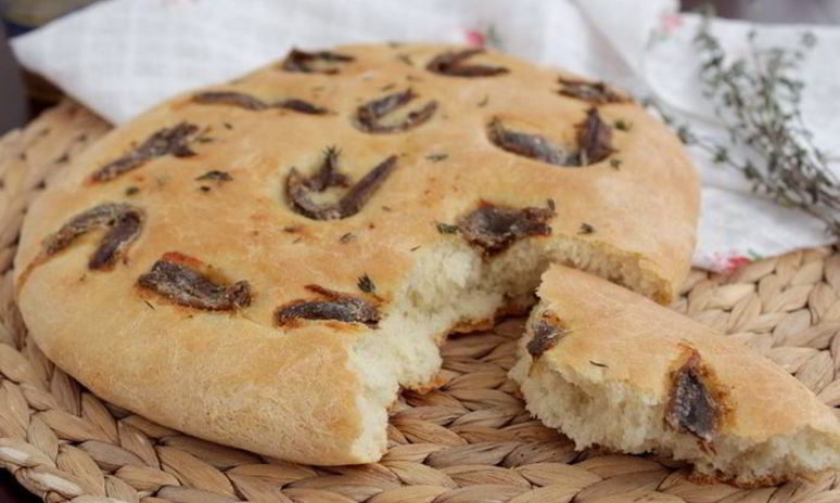 Рецепт фокаччи с тимьяном и анчоусами