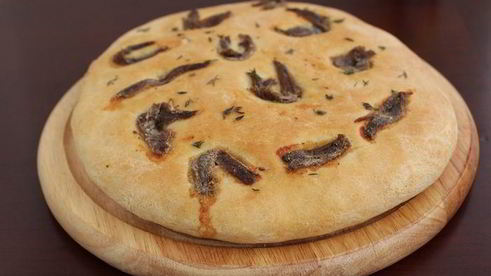 фокачча с тимьяном и анчоусами