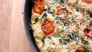 Фокачча с томатами черри, укропом и сыром маасдам