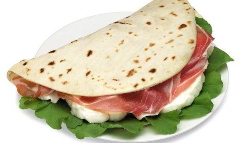 Рецепт итальянских лепешек с сыром, прошутто и рукколой на гриле