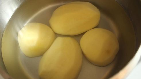 картофельная фокачча с печеным чесноком и укропом