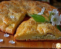 Лепешка из творожного теста с сыром