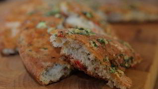 Лепешка с имбирем, чили и кинзой