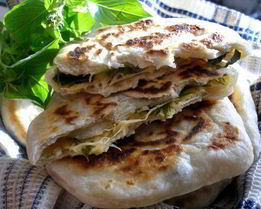 Лепешки на минеральной воде с зеленью и сыром