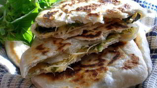 Лепешки на минеральной воде с зеленью и сыром