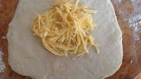 лепешки на минеральной воде с зеленью и сыром