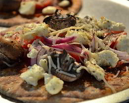 Лепешки пита с сыром Фета и грибами