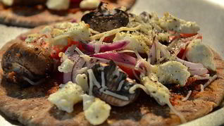 Лепешки пита с сыром Фета и грибами