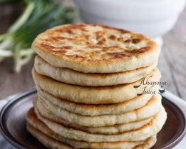Лепешки с брынзой и не только