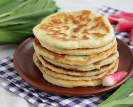 Лепешки с черемшой и адыгейским сыром