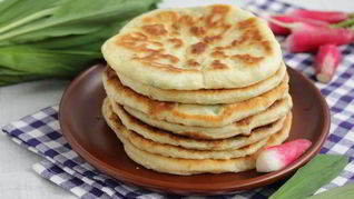 Лепешки с черемшой и адыгейским сыром