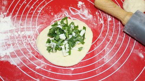 лепешки с черемшой и адыгейским сыром