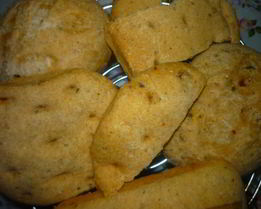 Лепешки с кукурузной мукой, сыром и пряностями