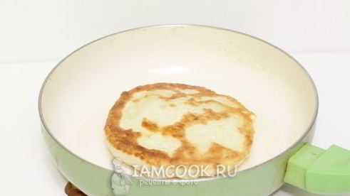 лепешки с сыром дрожжевые