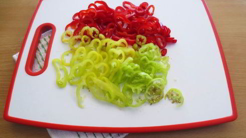 пиде — турецкая лепешка в форме лодочки с начинкой из фарша